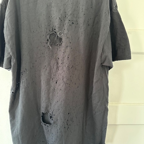 Plain distressed round neck tee — relaxed fit, perfectly broken-in. - Picture 3 of 3